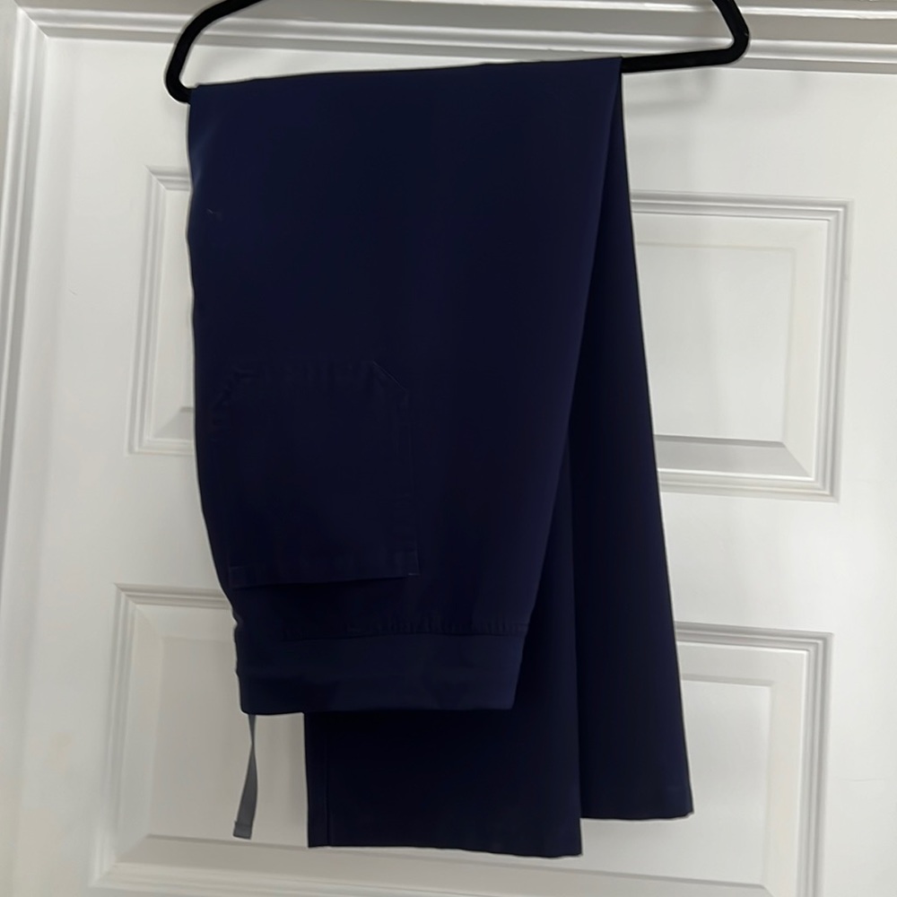 Figs Livingston pant. Navy.